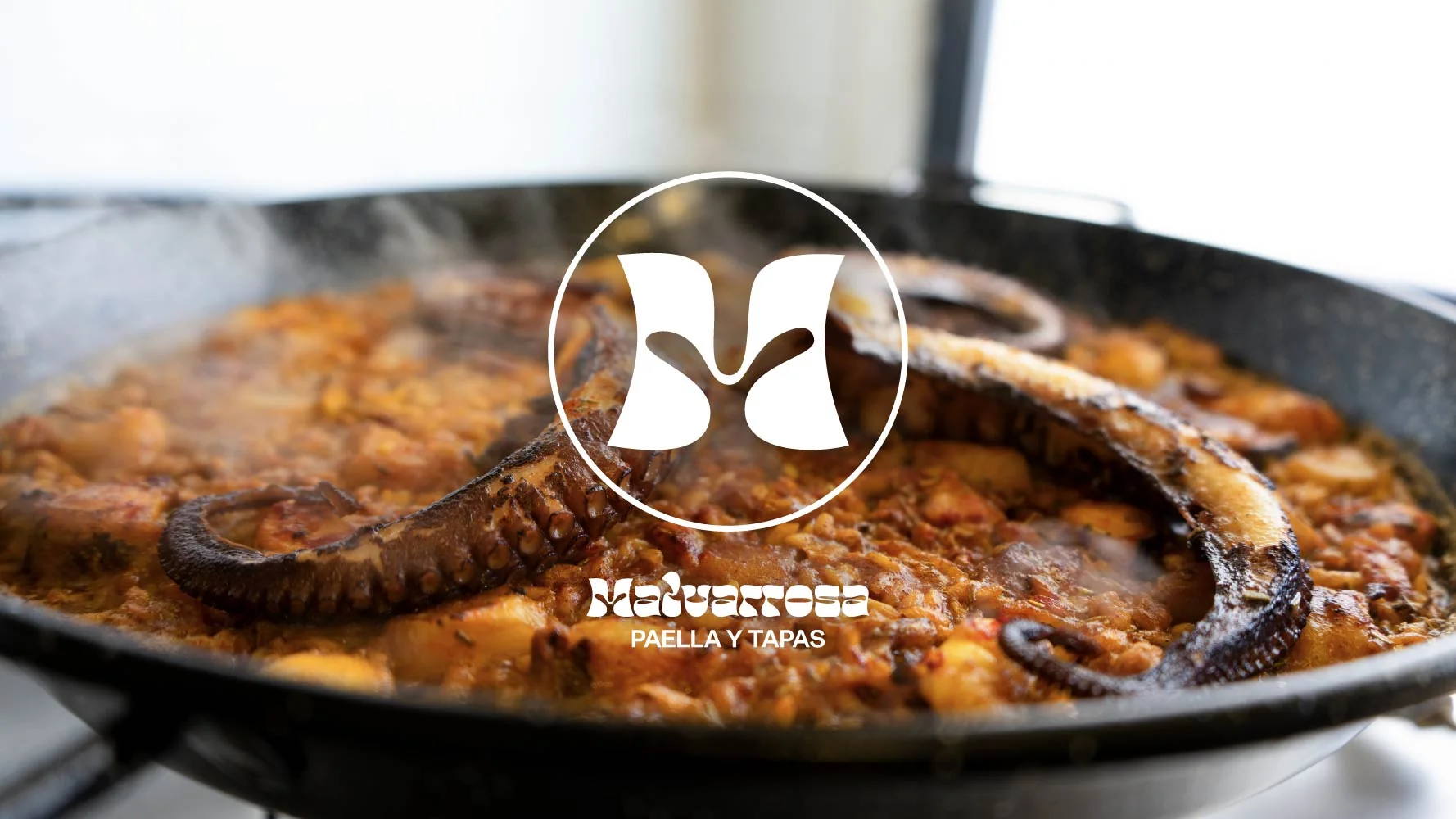 Marchio Malvarrosa applicato a una fotografia della paella