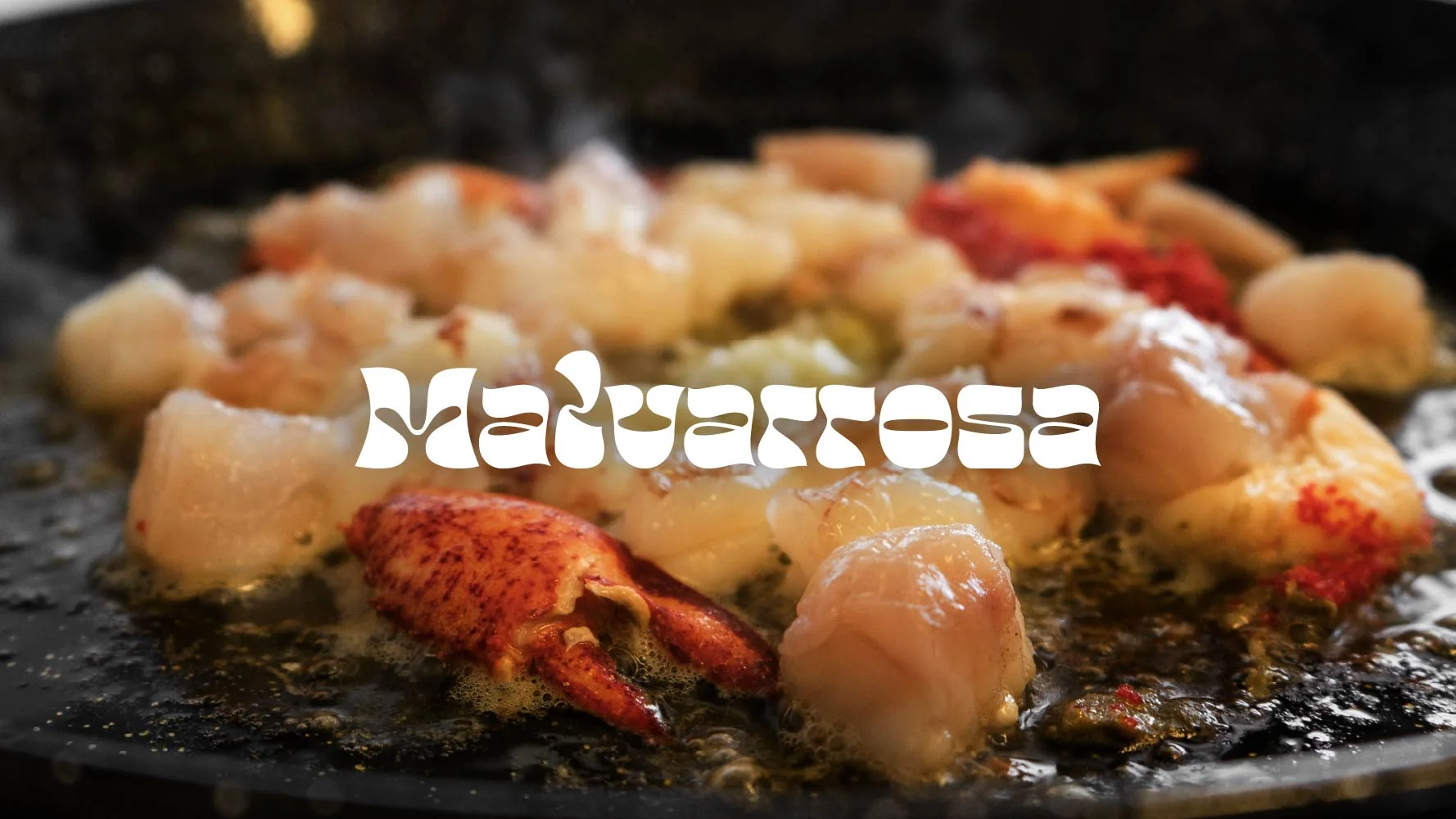 Logo Malvarrosa su una fotografia di tapas